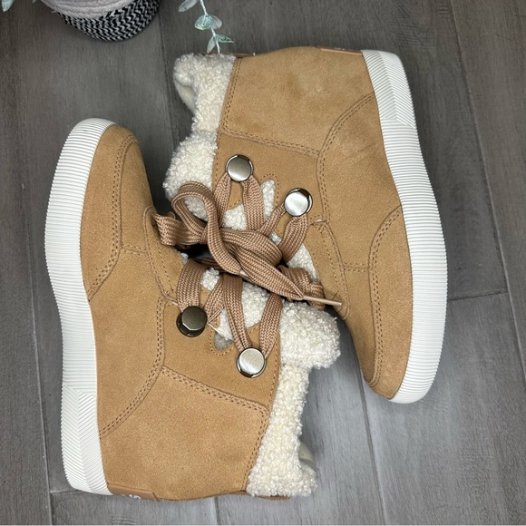 Sorel Out 'N About Cozy Faux Shearling Wedge Booties Women’s size 7.5 - Picture 8 of 14
